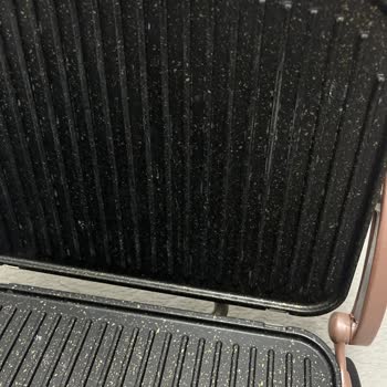 Korkmaz Tost Makinesinde Çizik, Yanık İzleri Ve Ses Sorunu