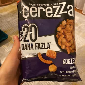 Çerezza Kokteyl Paketi İçinde Uzun Yeşil Yabancı Madde Şok Yarattı