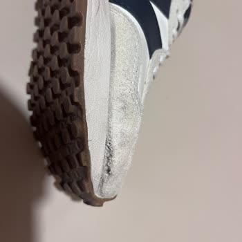 New Balance 327 Model Ayakkabının Yan Tarafındaki Yırtık İçin Üretim Hatası İddiası Ve İade Talebi