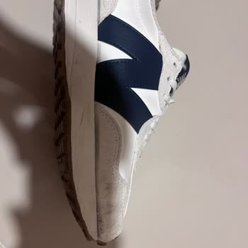 New Balance 327 Model Ayakkabının Yan Tarafındaki Yırtık İçin Üretim Hatası İddiası Ve İade Talebi