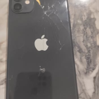 Sıfır Satılan İPhone 11'de Batarya Şişmesi Ve Servis İhmaline Şikayet