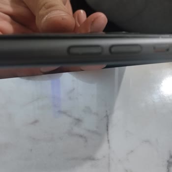 Sıfır Satılan İPhone 11'de Batarya Şişmesi Ve Servis İhmaline Şikayet
