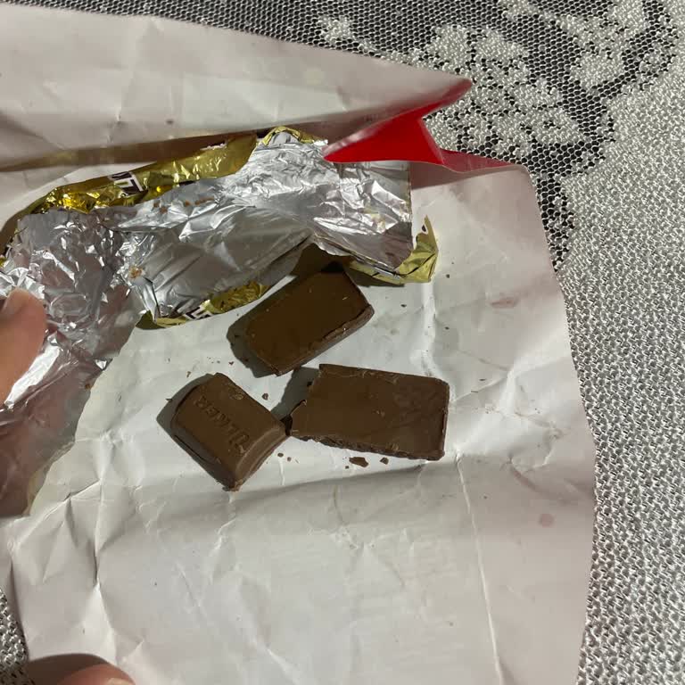 Ülker Bol Sütlü Çikolatada Renk Bozukluğu Ve Tat Sorunu İade Talebi