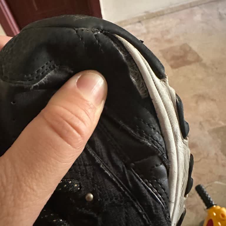 Skechers D'Lites Ayakkabımda Erken Yapışkan Ayrılma Ve Amazon Müşteri Hizmetlerinden Çözüm Bulamama