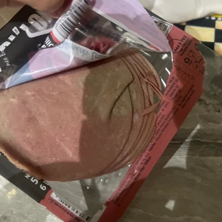Beşler Lokma Dana Jambon Ürünün Küflenmesi Sağlık Endişesi Ve Güven Zedelenmesi