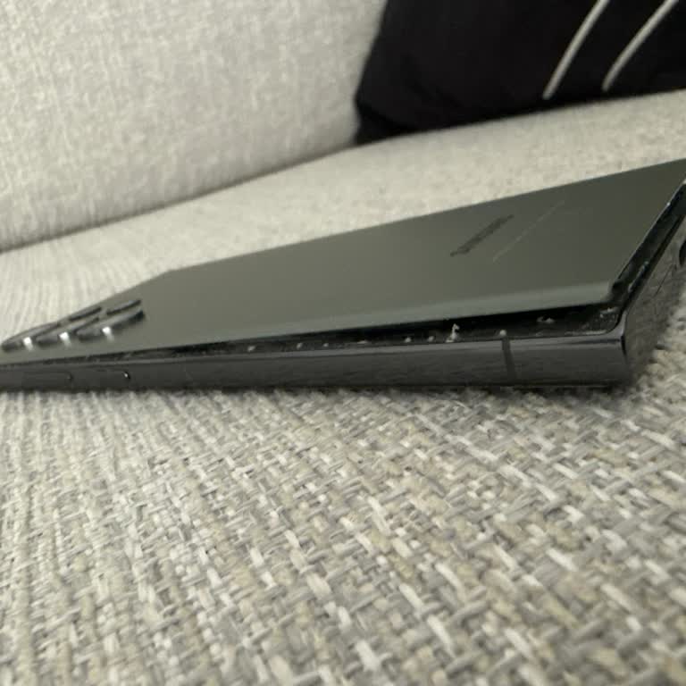 Samsung Galaxy S23 Ultra’da Batarya Şişmesi Ve Arka Kapak Ayrılması Sorunu