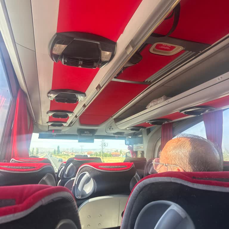 Bir Saat Gecikme, İkram Eksikliği Ve Saygısız Muavin