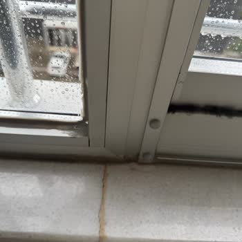 Şiddetli Yağmur Sonrası Balkonun Su Alması Ve Yetkisiz Delik Açılması