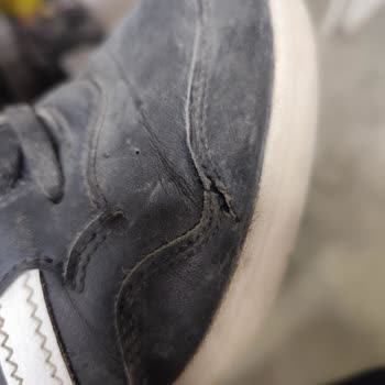 Adidas Ayakkabıda Deri Yırtılması Ve Garanti Reddi