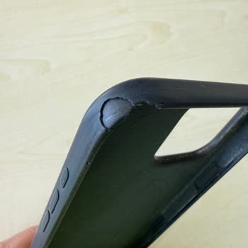 İPhone 16 Pro Max Kılıfları Hızlıca Deforme Oluyor Ve Tekrar Kırılıyor