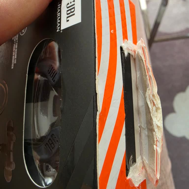 Açılmış Ve Hasarlı JBL Kulaklık İade Talebi