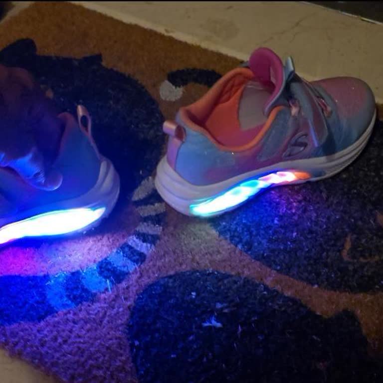 Skechers Işıklı Çocuk Ayakkabısının Işıkları Kısa Sürede Arızalandı Ve Mağaza Red Yanıtı Verdi