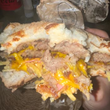 Texas Burger Köftelerin Pişmemiş, Adeta Çiğ Kıyma Halinde Gelmesi
