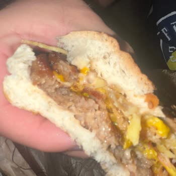 Texas Burger Köftelerin Pişmemiş, Adeta Çiğ Kıyma Halinde Gelmesi