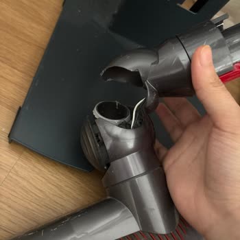 Dyson Kırılan Süpürge Başlığı İçin 6000 TL Parça Ücreti Talep Ediyor