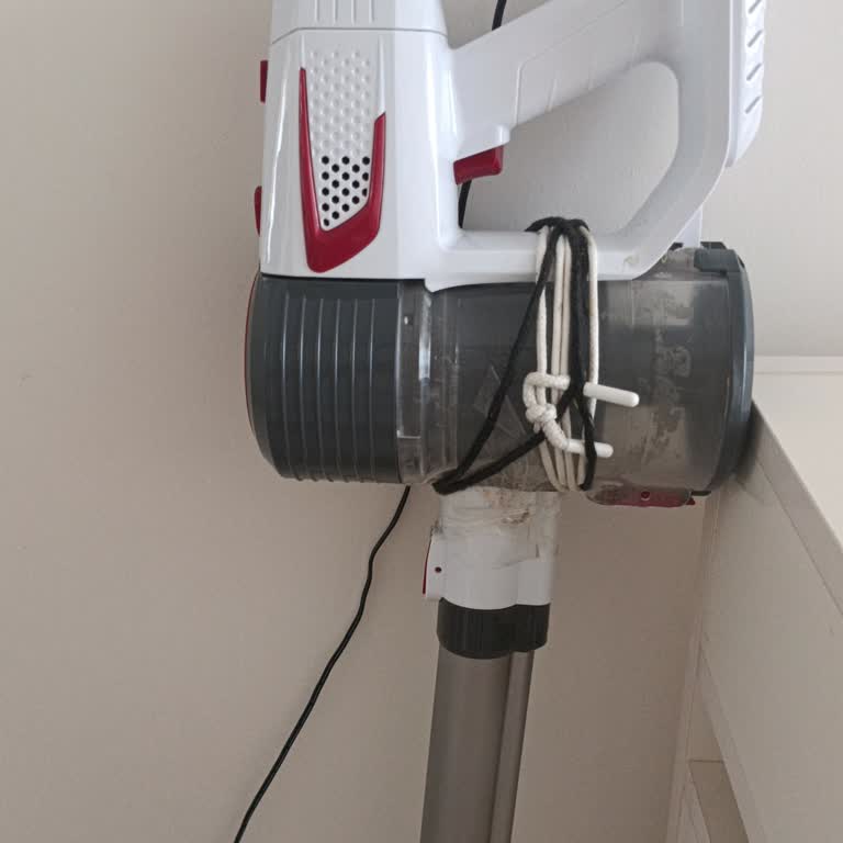 Garanti Kapsamındaki Şarjlı Süpürge Başlığı Kırıldı, A101 Ve English Home'dan Yanıt Yok
