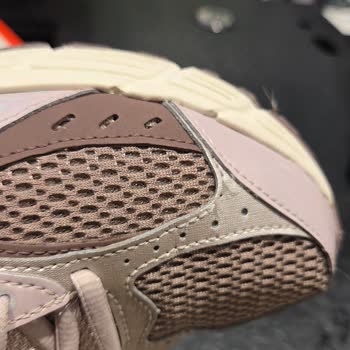 Deichmann’da Tek Kullanımda Açılan Nike Ayakkabısı - Üretim Hatası Reddedildi