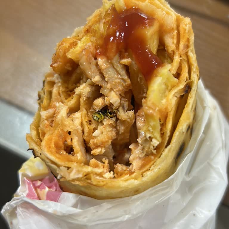 Donas Sakarya Dönerinde Arı Çıktı, Restoran Cevap Vermedi