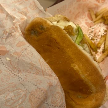Zorlu Center Popeyes’te Küflü Hamburger Servisi