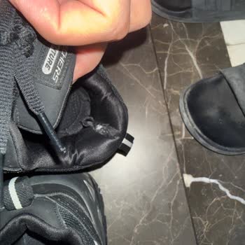 Skechers Erkek Ayakkabısında Üretim Kusuru Ve Yanıltıcı İnceleme Kararı