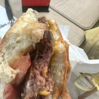 BigChefs’te Çiğ Etli Hamburger İçin 1.100 TL İadesi Talebi
