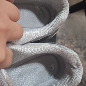 Skechers Ayakkabısının Topuk İç Astarı 4 Ayda Parçalandı, İade Talebi