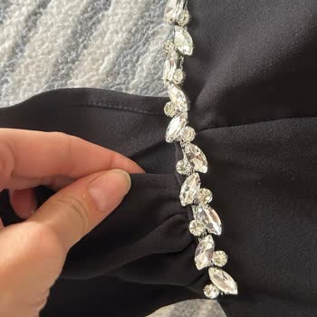Elbisedeki Pot Ve Orantısız Askılar Kabul Edilmedi