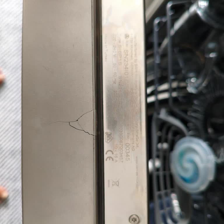 Siemens IQ300 Bulaşık Makinesinde Tekrarlayan Kapak Çatlaması Garanti Kapsamına Alınmadı
