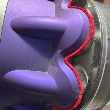 Servise Teslim Edilen Dyson Süpürge Geri Çizik Ve Deforme Şekilde Döndü, Onarım Reddedildi