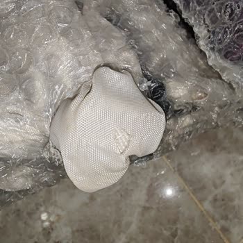 Kötü Paketleme Ve Kargo Hasarı Nedeniyle Zarar Görmüş Sandalyeler