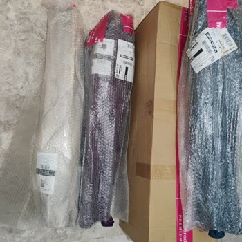Kötü Paketleme Ve Kargo Hasarı Nedeniyle Zarar Görmüş Sandalyeler