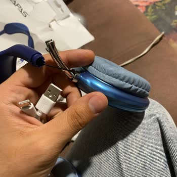 Kırık Kulaklık Ve Yıpranmış Kutu, Satıcı Ve PTT’den Yardım Alınamadı