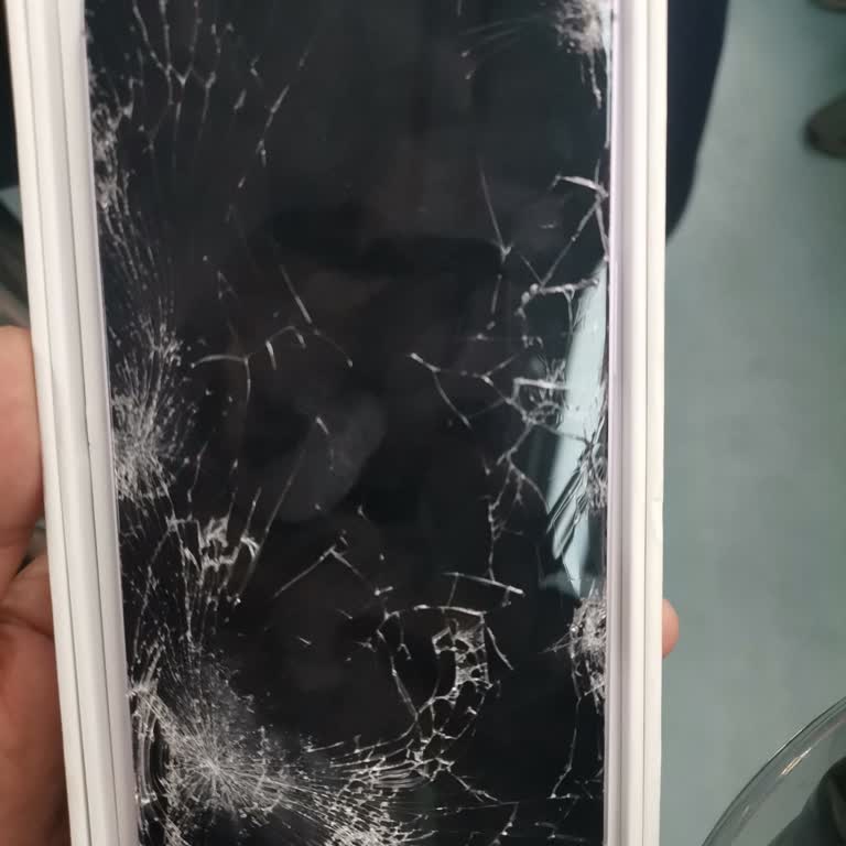 Apple Akasya’da İnceleme Yapılmadan Yüksek Fiyatlı Telefon Değişim Teklifi