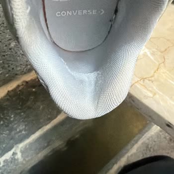 Converse Ayakkabısında Kısa Sürede Boya Atması, Renk Değişimi Ve Yırtılma