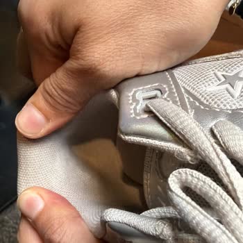 Converse Ayakkabısında Kısa Sürede Boya Atması, Renk Değişimi Ve Yırtılma
