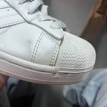 Adidas Superstar Ayakkabıda 4 Ayda Yırtılma Ve Çatlama, Kullanım Hatası İddiasına İtiraz