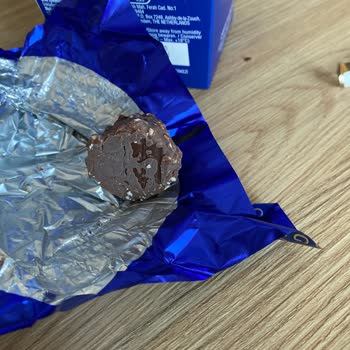 Godiva Çikolatasının Bozulmuş Kokusu Ve Acı Tadından Şikayet