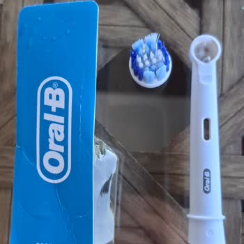 Orijinal Oral-B Fırça Başlığı Mekanizması Bir Ayda Aşınarak Ayrıldı