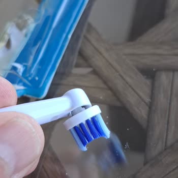 Orijinal Oral-B Fırça Başlığı Mekanizması Bir Ayda Aşınarak Ayrıldı