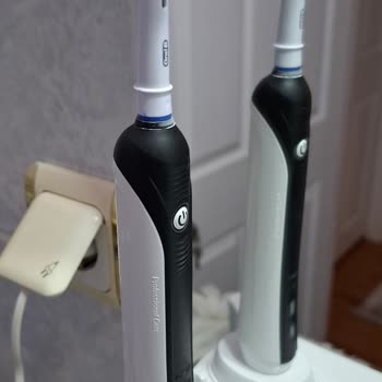 Orijinal Oral-B Fırça Başlığı Mekanizması Bir Ayda Aşınarak Ayrıldı