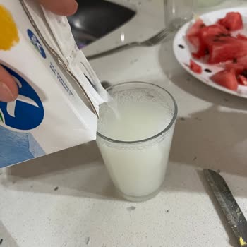 Sek Sütü Bozulmuş: Su Gibi Kıvam Ve Rahatsız Edici Koku