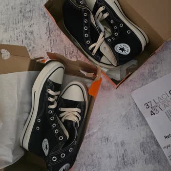 Yanlış Ürün Gönderimi: Adidas Siparişim Converse Oldu