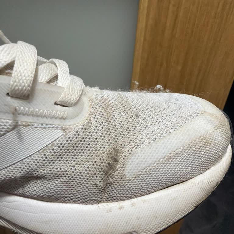 Adidas Runblaze Kadın Koşu Ayakkabısının Filesi Yırtıldı Ve Değişim İstiyorum