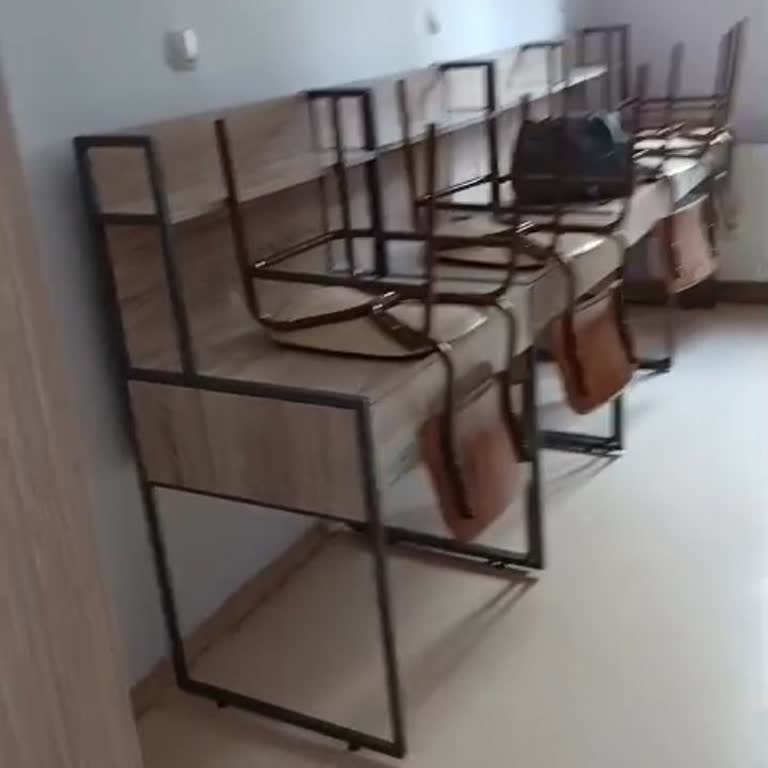 Küçük Masalar, Adaletsiz Dolap Dağılımı Ve Eski Çamaşır Makineleri Şikayeti