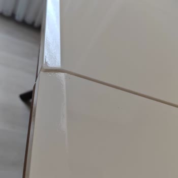 Eksik Konsol Aynası, Renk Uyuşmazlığı Ve Hasarlı Masa İçin Uzun Bekleme