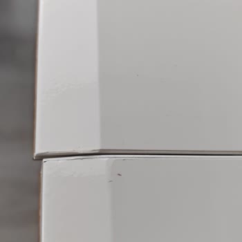 Eksik Konsol Aynası, Renk Uyuşmazlığı Ve Hasarlı Masa İçin Uzun Bekleme