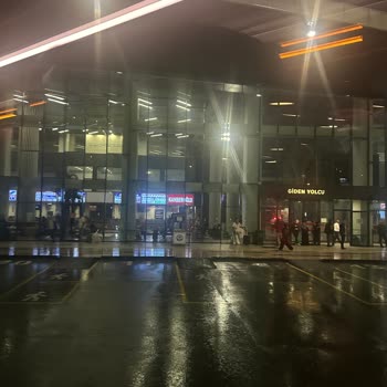 Bilgilendirme Yapılmadan 1 Saat 40 Dakika Gecikme Ve Yolcu Mağduriyeti