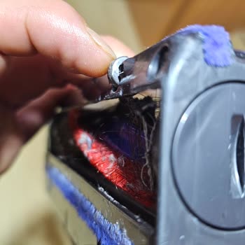 Dyson Süpürge Başlığının Aşınan Mini Tekerleği Nedeniyle Tüm Başlığın Değiştirilmesi Gerekliliği