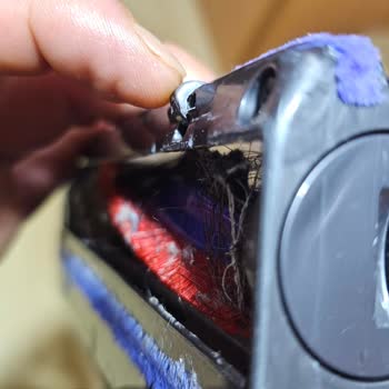 Dyson Süpürge Başlığının Aşınan Mini Tekerleği Nedeniyle Tüm Başlığın Değiştirilmesi Gerekliliği