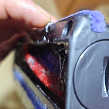 Dyson Süpürge Başlığının Aşınan Mini Tekerleği Nedeniyle Tüm Başlığın Değiştirilmesi Gerekliliği